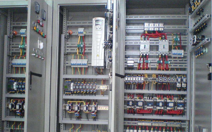 PLC控制柜和电气变频控制柜组合图