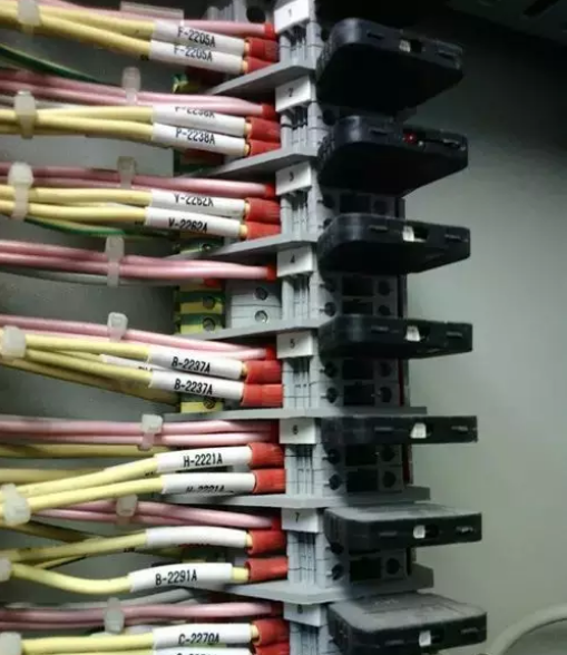 plc控制柜内每个现场设备的控制信号电源